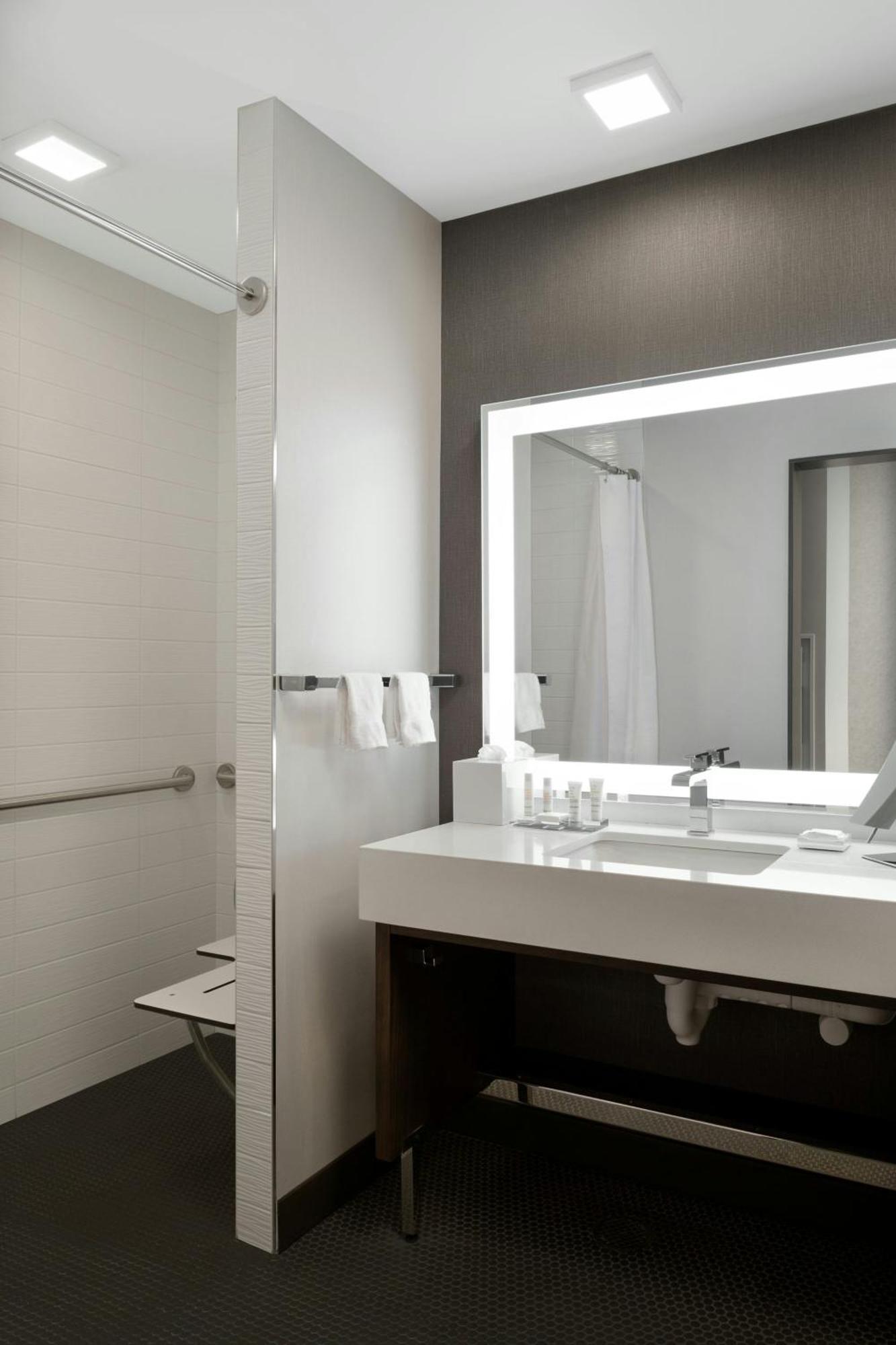 Marriott Tacoma Downtown Hotel Bagian luar foto